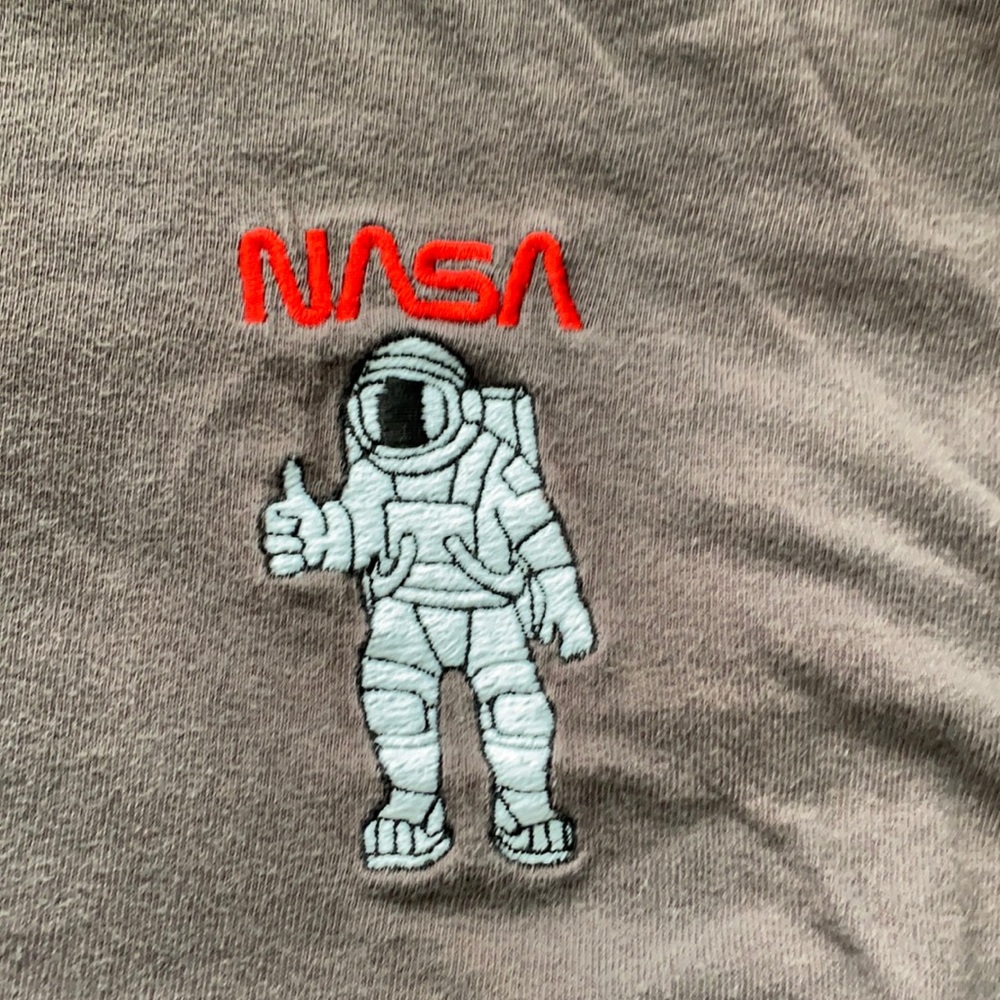 Te shirt space